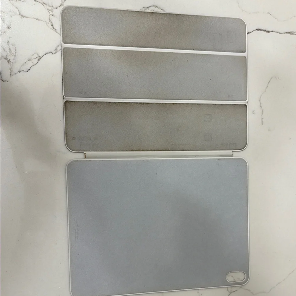 Apple White Tri-Fold Tablet Cover for 4th Gen IPad